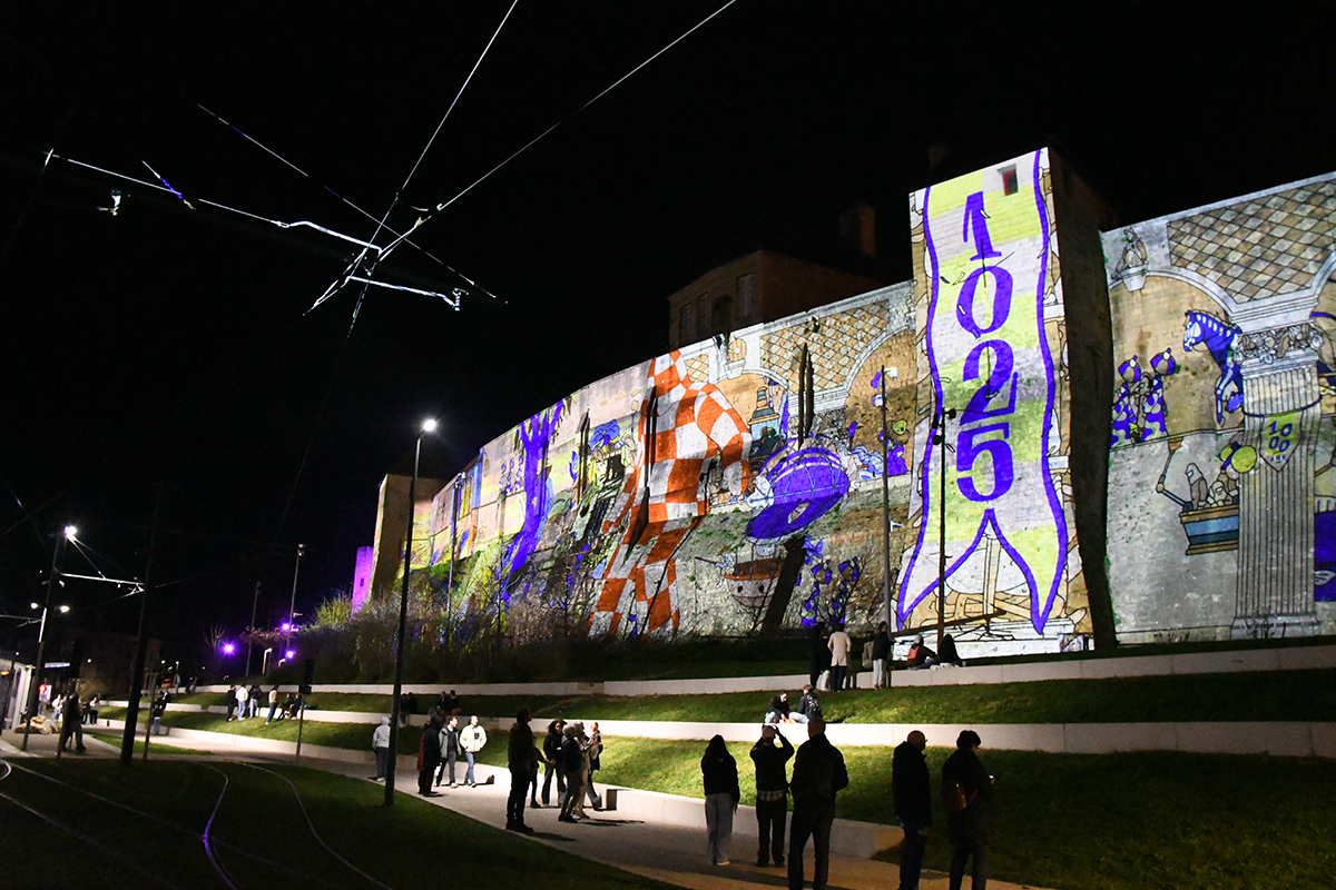 Le 20 mars dernier, Caen a lancé les célébrations de son millénaire, avec la projection d’une fresque animée monumentale sur les remparts du château. (Photo Rodolphe Corbin © Patrimoine Normand)