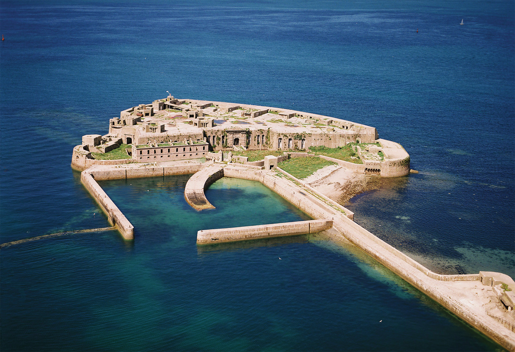 L’île Pelée – Une forteresse de la rade