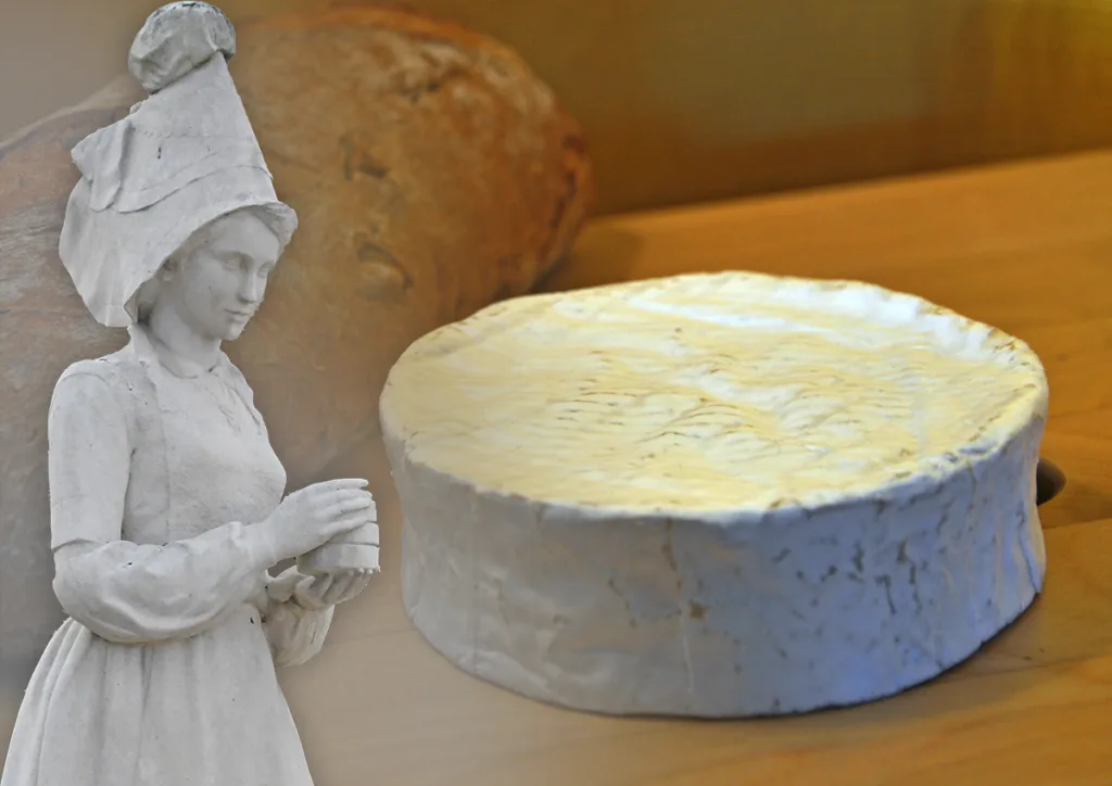 Statue de Marie Harel à Vimoutiers et camembert de Normandie. (Photos Rodolphe Corbin © Patrimoine Normand)