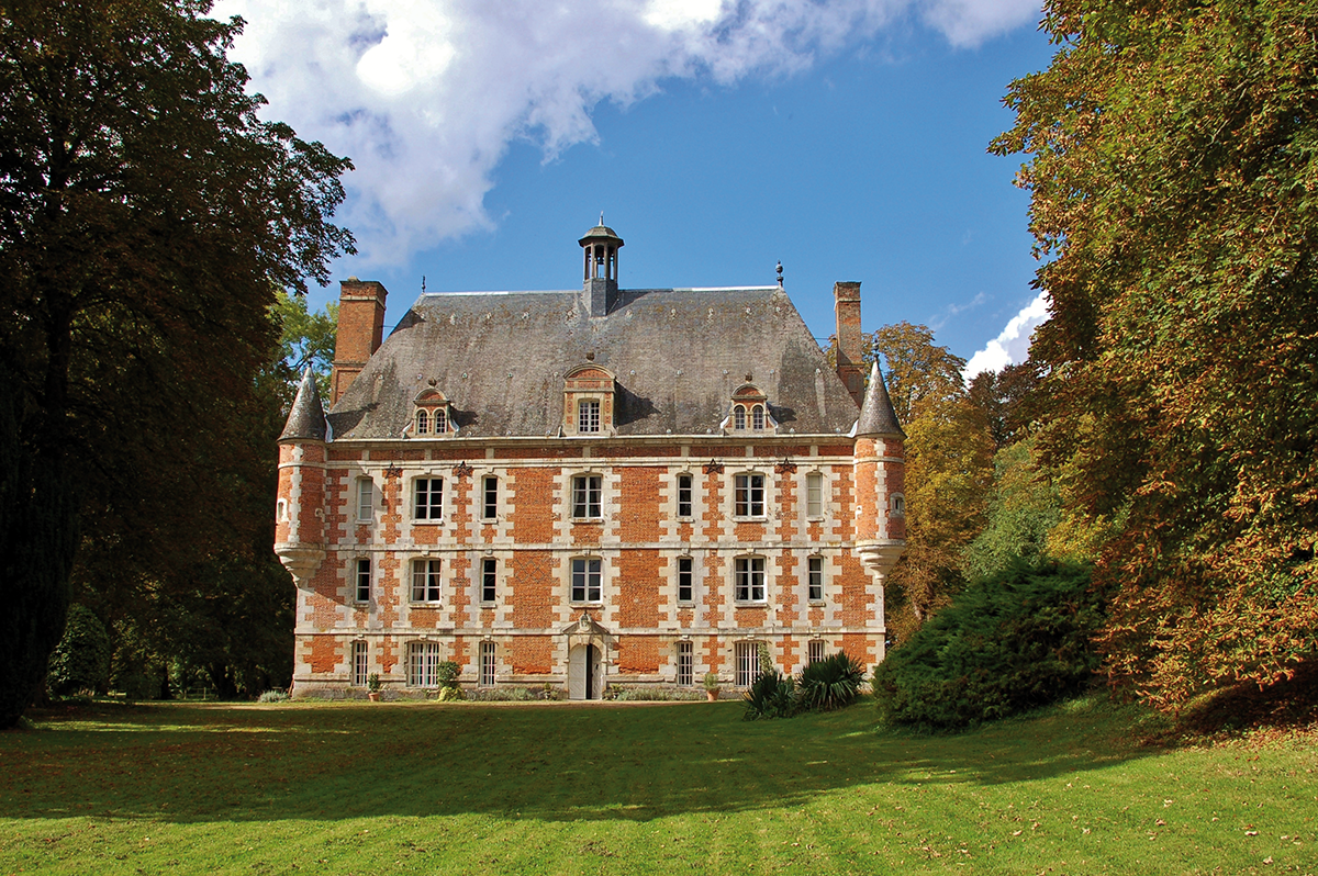 La visite du château de Canteloup est l’occasion d’une nouvelle étape à Amfreville-sous-les-Monts. (© Chantal et Jean-Noël de Combrugghe)