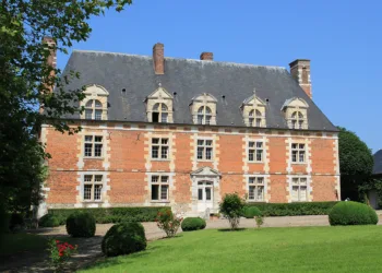 La façade principale actuelle du manoir de Senneville. (© L.Launey - Office de tourisme Seine-Eure)
