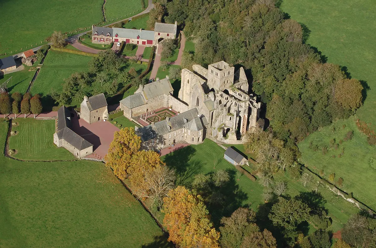 L’abbaye de Hambye – Vigie du bocage normand