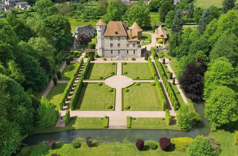 Vascœuil - Le jardin enchanteur. (© château de Vascœuil)