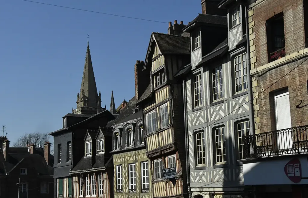 Lisieux, « capitale du pan de bois ». (Photo Rodolphe Corbin © Patrimoine Normand)