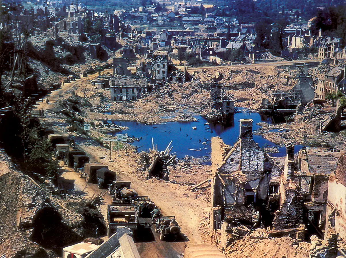 Été 1944 : « Saint-Lô au bûcher »