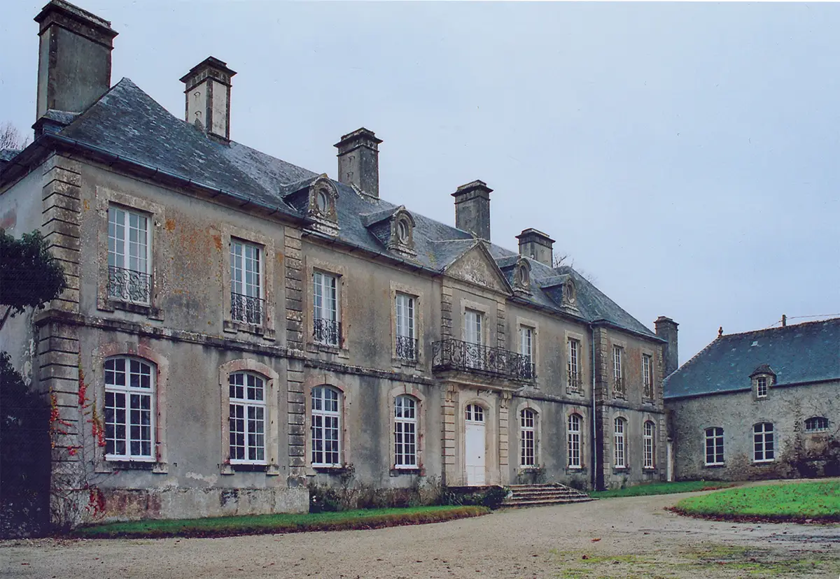 Le château de Grandval à Neuville-au-Plain