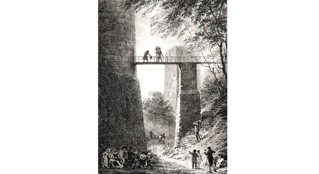 La connaissance de certains monuments médiévaux de la région doit beaucoup aux historiens, architectes ou artistes qui ont sillonné la Normandie dans la première moitié du XIXe siècle. Sur cette lithographie de L.Atthalin de 1821, on aperçoit un topographe à l’œuvre au fond du fossé entourant le donjon du château de Lillebonne. (© Coll. Érik Follain)