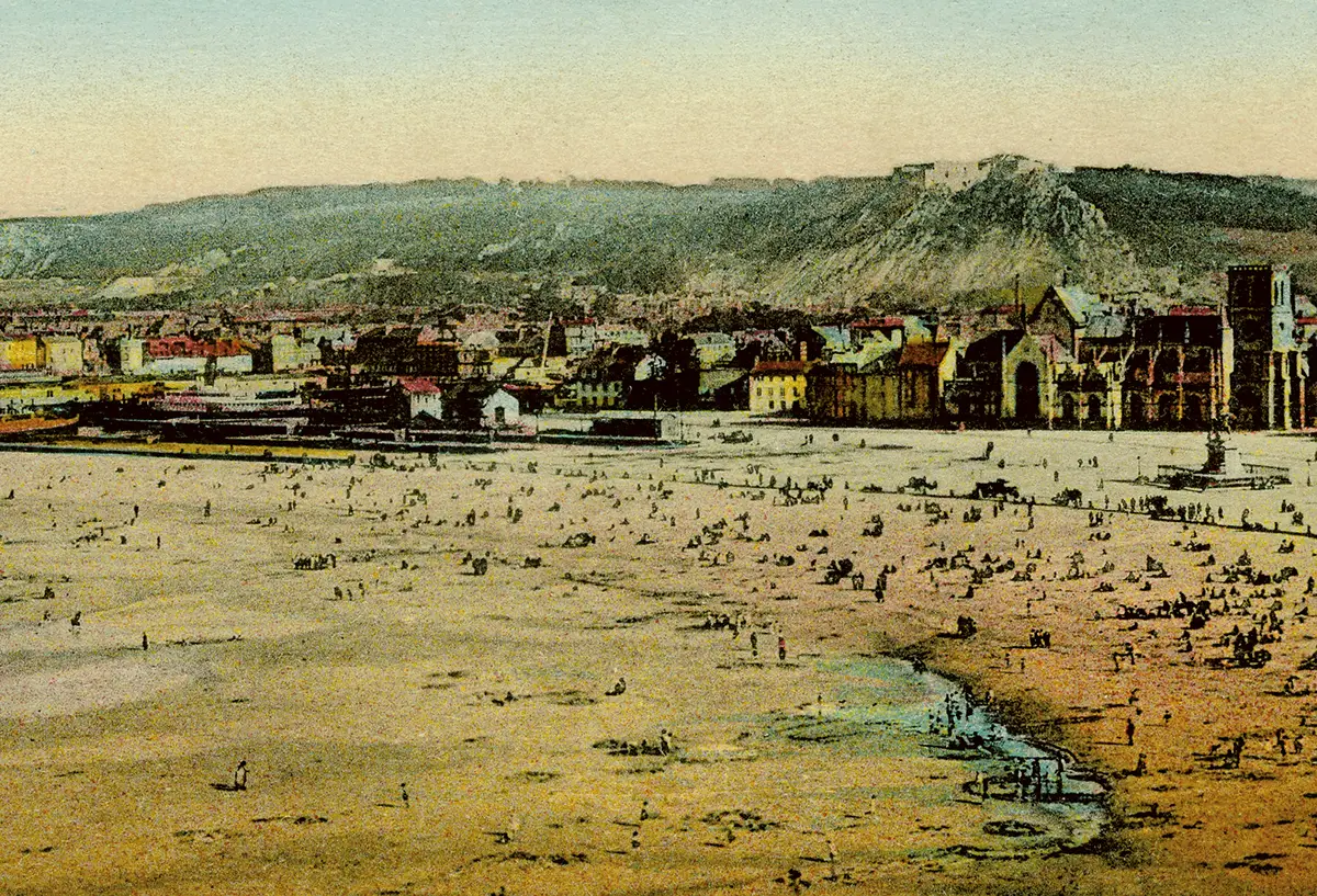 Cherbourg à travers les vues et images anciennes