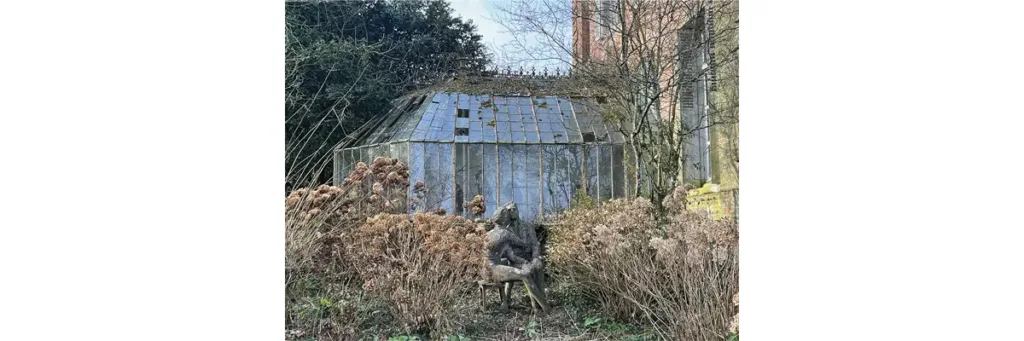 Datant de 1845, la serre est l’une des premières construites en France et menace ruine. Sa restauration devient urgente.