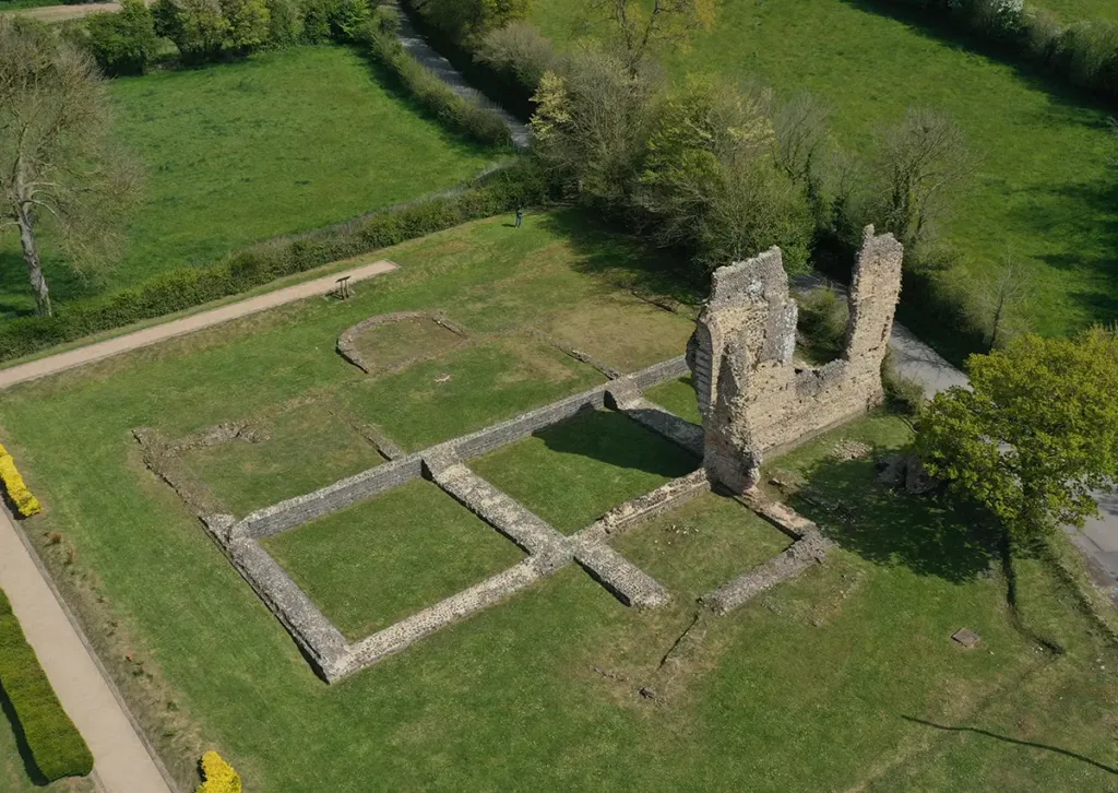 Survol des thermes gallo-romains de Valognes. (Photo Rodolphe Corbin © Patrimoine Normand)