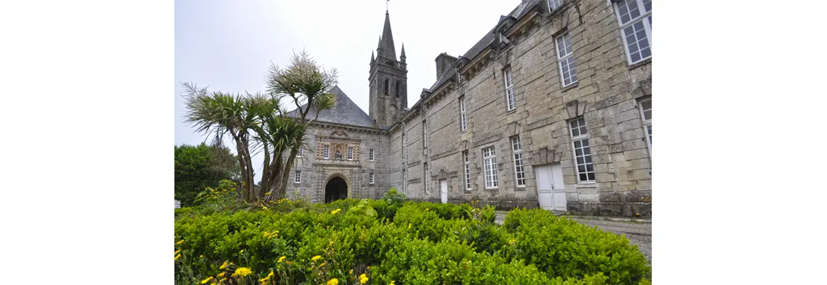 L’ancienne abbaye bénédictine du XVIIe siècle a été pendant sept ans le collège de Jules Barbey d’Aurevilly. (Photo Rodolphe Corbin © Patrimoine Normand)