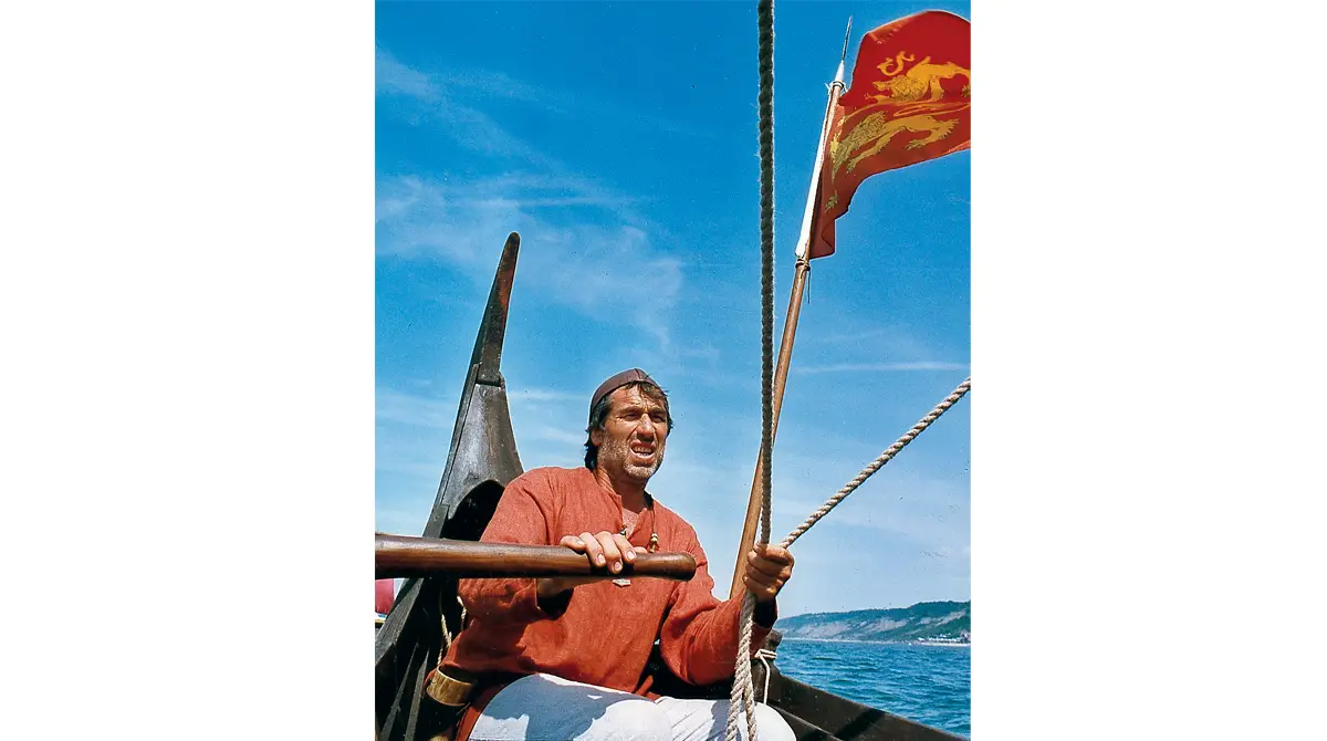 Le skipper Yannick Favro s’est mis dans la peau du meilleur marin de Barfleur, Etienne Airard, qui a piloté le Mora jusqu’à Pevensey Bay.