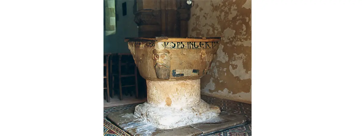 Photo des fonts baptismaux de Magneville.