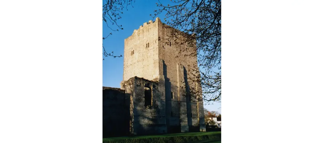 La forteresse de Portchester, qui gardait l’un des principaux ports du sud de l’Angleterre, deviendra un peu plus à l’est Portsmouth. Protégé par l’île de Wight, Portchester était l’un des lieux privilégiés d’embarquement vers la Normandie. (© Thierry Georges Leprévost)