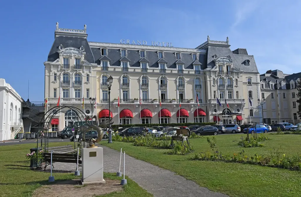 Façade du Grand Hôtel de Cabourg.