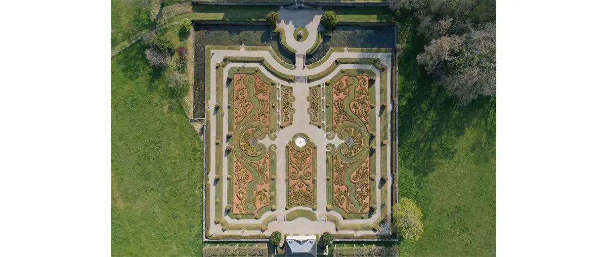 Le jardin « à la française » du château de Sassy. (Photo Rodolphe Corbin © Patrimoine Normand)