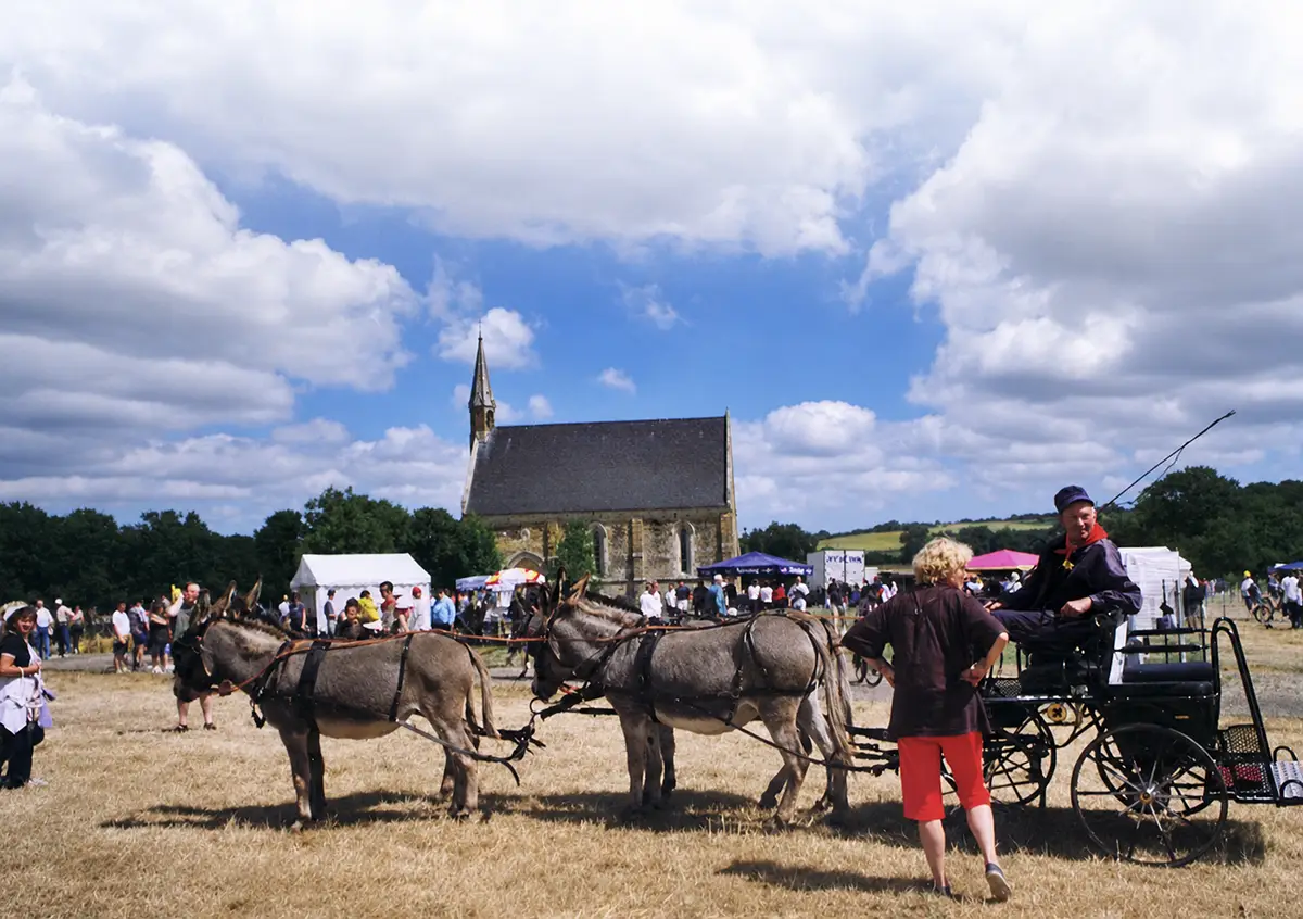 Banneville-sur-Ajon : la chapelle Saint-Clair — La fête Saint-Clair et « L’Âne en fête »