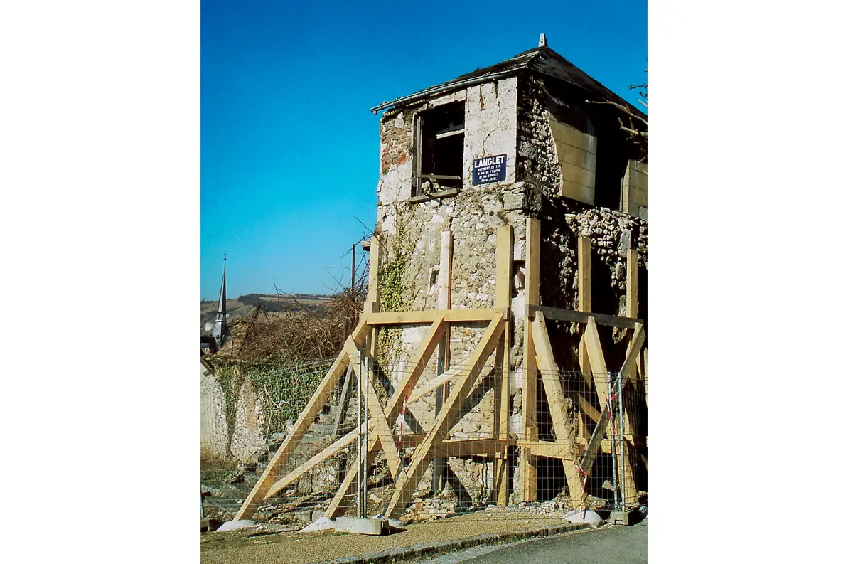 Les Andelys : la tour Paugé, dernier vestige des fortifications du Petit-Andely