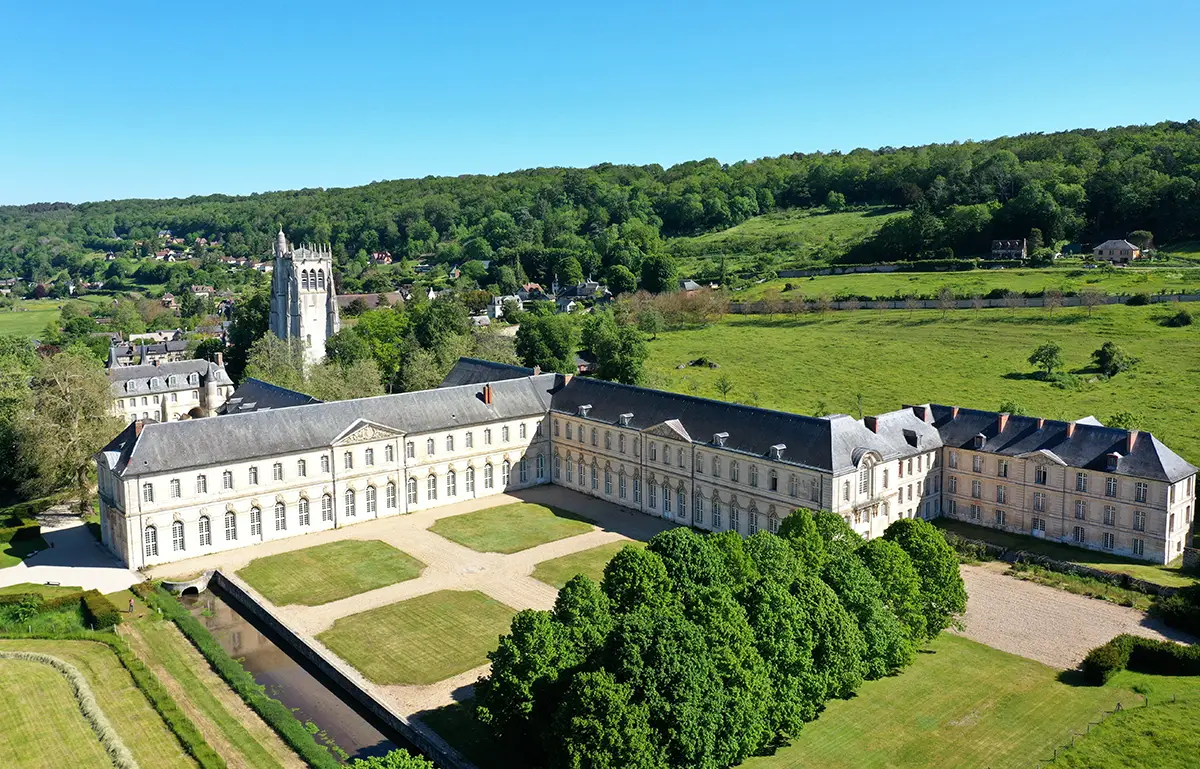 L’abbaye Notre-Dame du Bec – De la gloire à la prière en passant par les chevaux