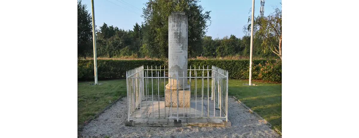Stèle commémorant la victoire de Guillaume au Val-ès-Dunes.
