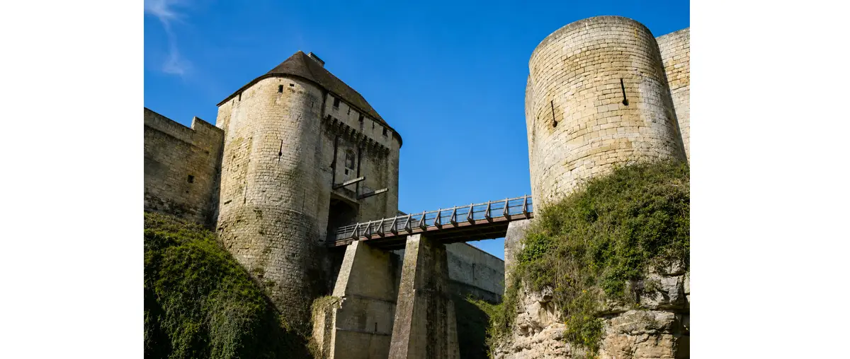 PChâteau de Caen. Porte des Champs vue du fossé.