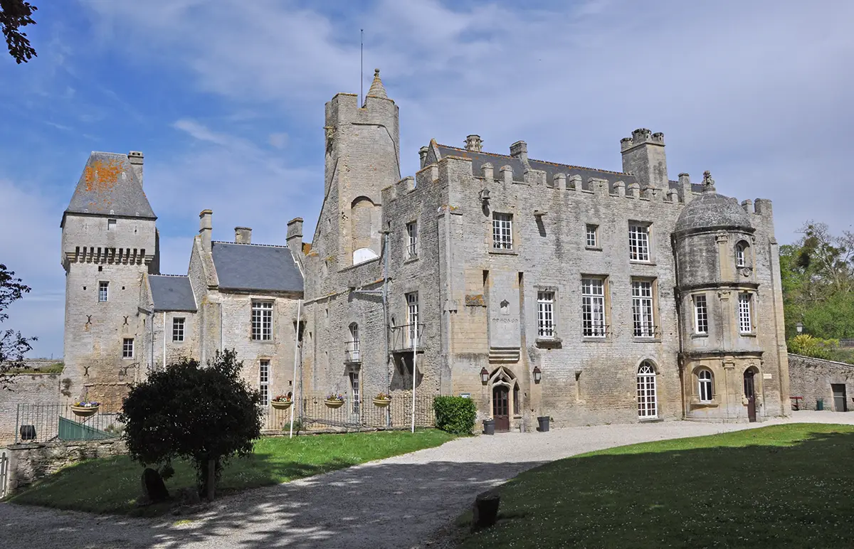 Le château fort de Creully
