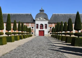 Entrée du château du Champ-de-Bataille.