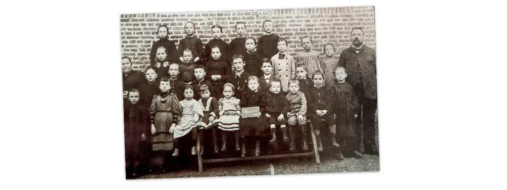 Photo de l’école en 1895. (© Coll. Gabrielle Leprieur)