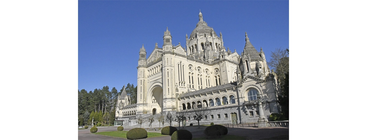 Basilique Sainte-Thérèse de Lisieux.