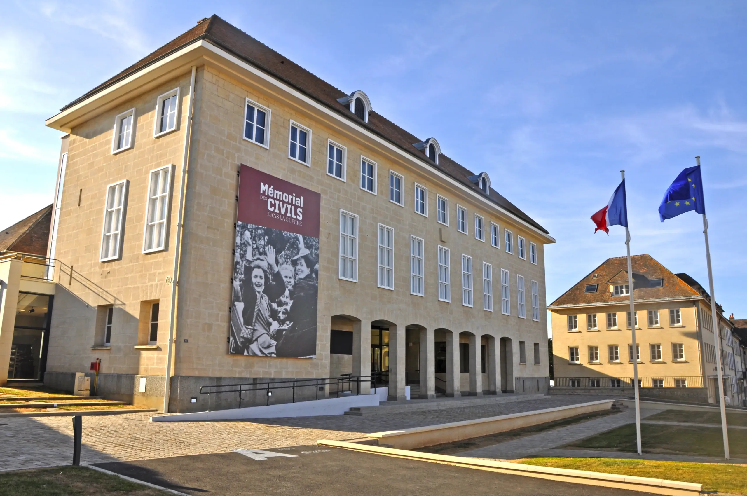 Falaise et le musée des Victimes civiles