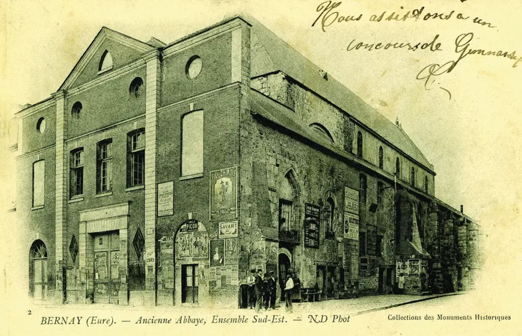 Maintes fois transformée et reconvertie, l’abbatiale Notre-Dame et les activités installées derrière ses portes occupent une place importante dans l’étude menée par les Amis de Bernay.