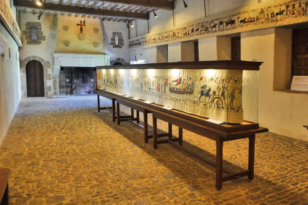 La Broderie de Pirou, aujourd’hui présentée dans son écrin au château de Pirou.