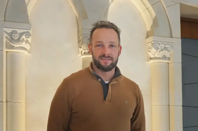 Bertrand Victoire – Un artisan de la pierre à Falaise