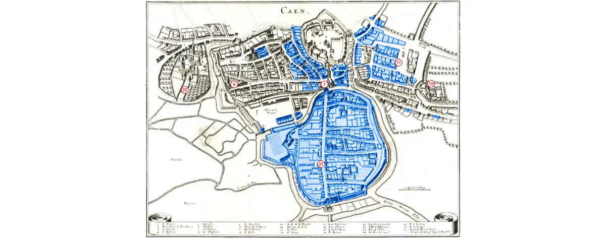 Caen entre 1620 et 1655, d'après une gravure de Gomboust publiée dans la « Topographia Galliae » de Merian. Nous voyons nettement le château et le Bourg-le-Roi qui s'étend entre l'église Saint-Pierre (1) et l'église Saint-Étienne-le-Vieux (4), le Bourg l'Abbé (22) à l'ouest, le Bourg l'Abbesse (11 et 13) et à l'est l'Île Saint-Jean (27) derrière ses remparts. Nous avons teinté en bleuté ce qui a été détruit en 1944. Le patrimoine conservé reste considérable malgré les destructions.