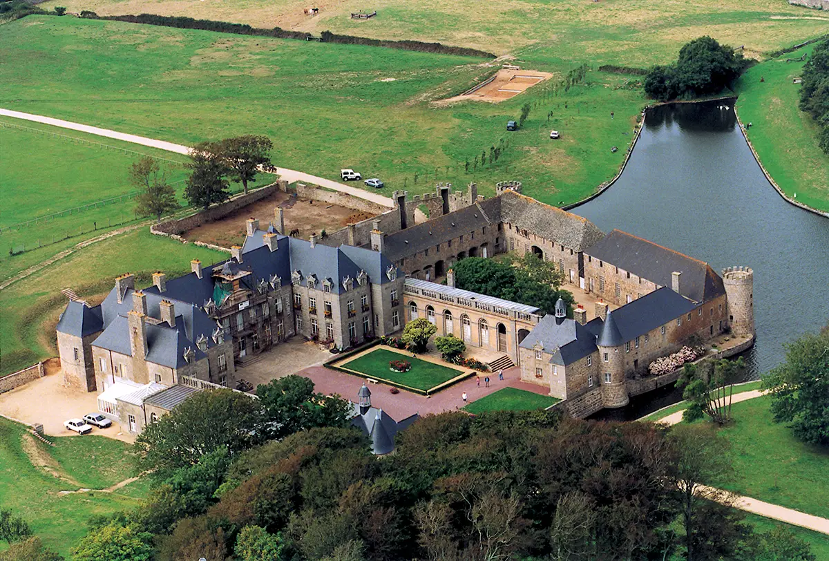 Châteaux et manoirs du sud de la Hague, vus du ciel