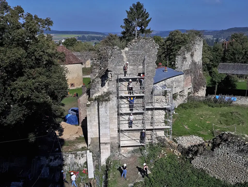 Restauration de la forteresse de Château-sur-Epte.