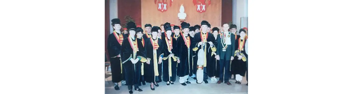 Confrérie de la véritable Andouille de Vire. Naissance de la confrérie le 14 octobre 1995.