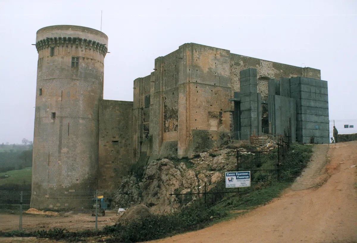 Le château de Falaise : une « restauration » très contestée