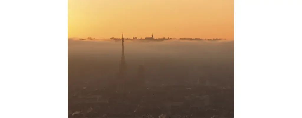 Quand l’aube se lève sur la vénérable cathédrale de Rouen. En 2028, elle sera peut-être au centre de la capitale européenne de la culture...