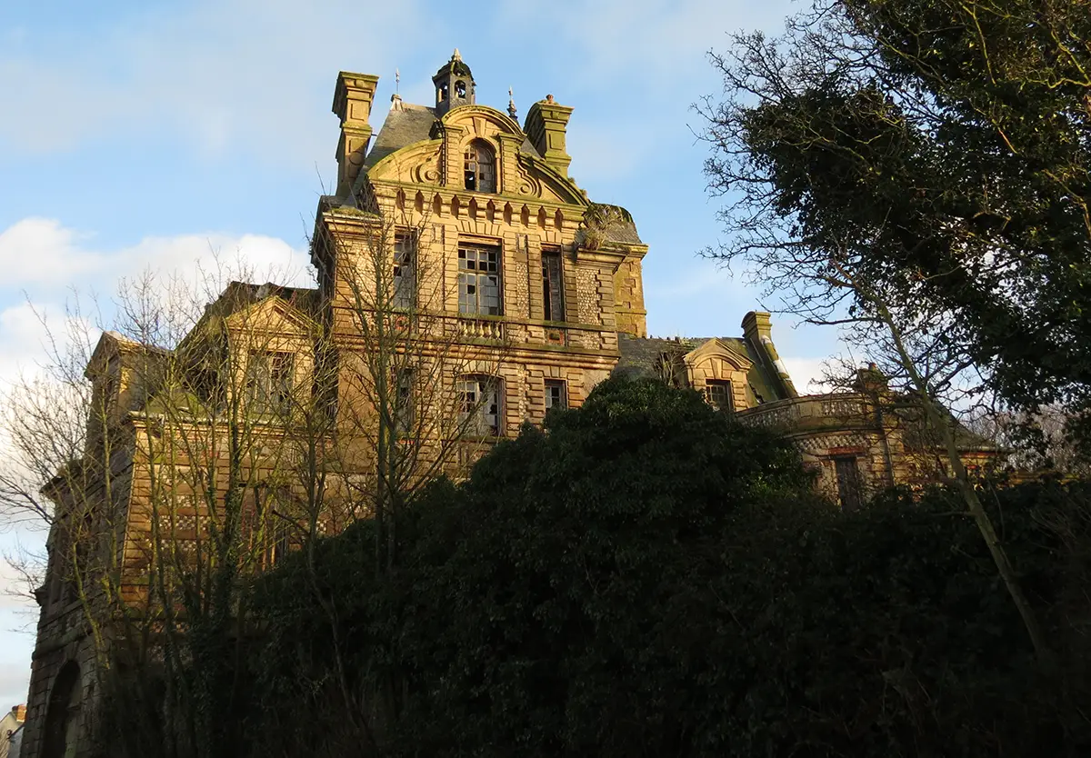 Patrimoine en péril : Le château des Fées