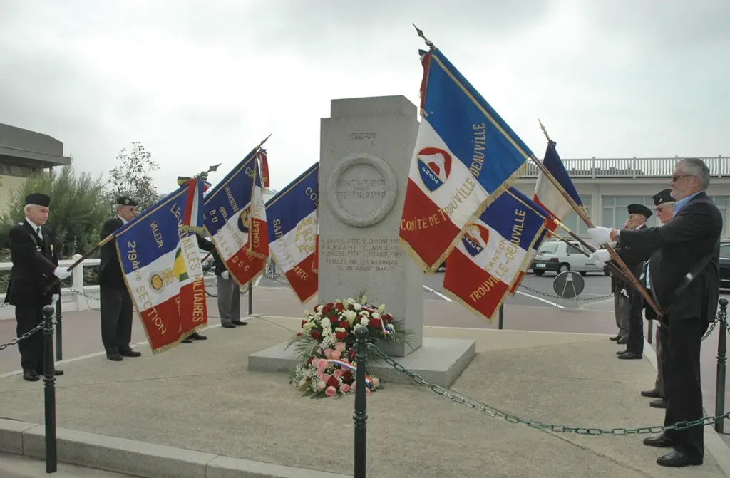 Commémoration du 70e anniversaire, le 25 juillet 2014, sur les Planches de Deauville.