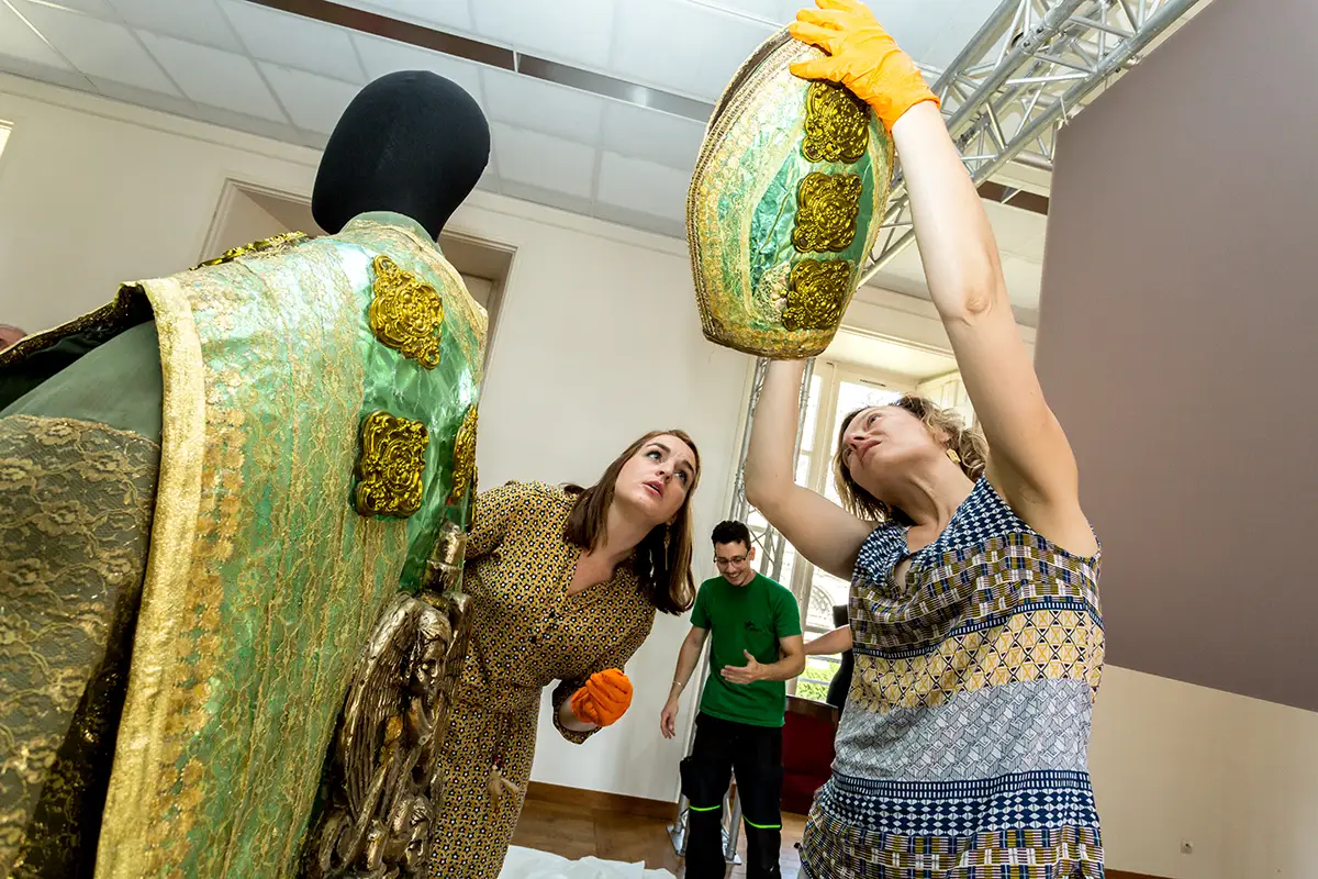 Quand la religion influence la haute couture, entre Bayeux et Lisieux