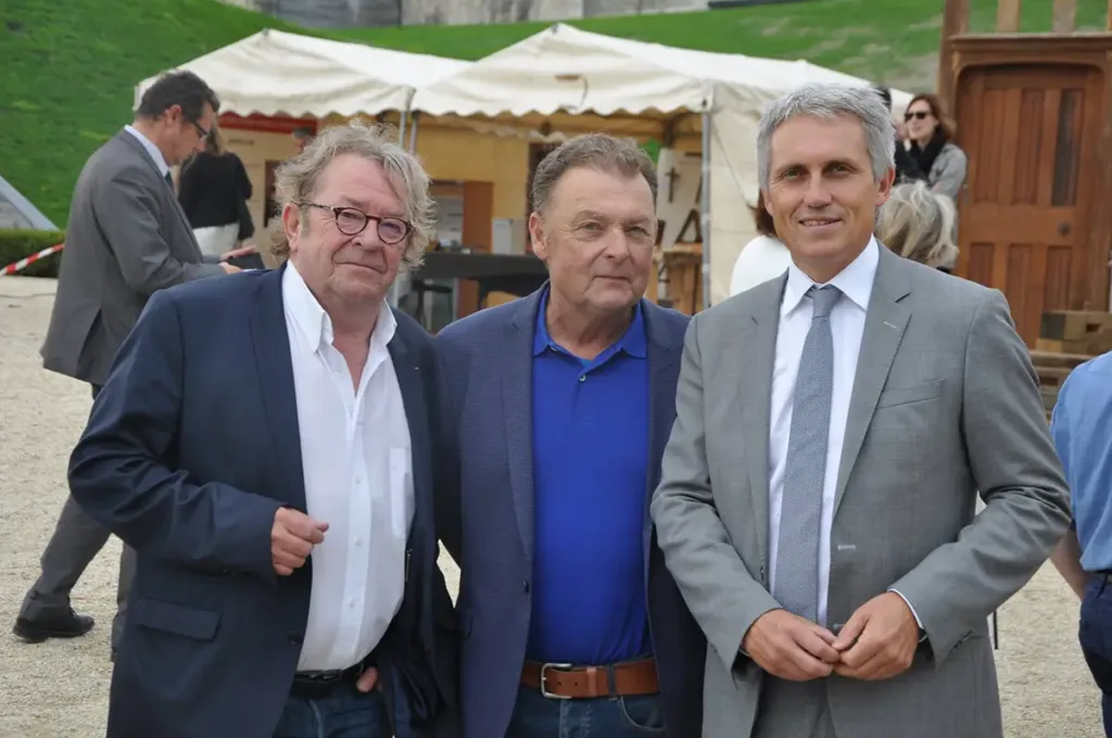 Michel de Decker, Laurent Corbin (rédacteur en chef du magazine Patrimoine Normand), Joël Bruneau (maire de Caen).