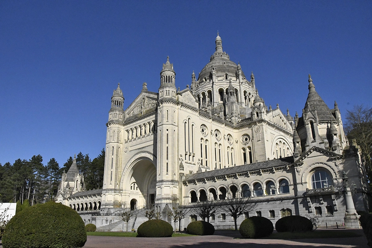 La basilique Sainte-Thérèse de Lisieux en lice pour devenir le Monument préféré des Français 2026