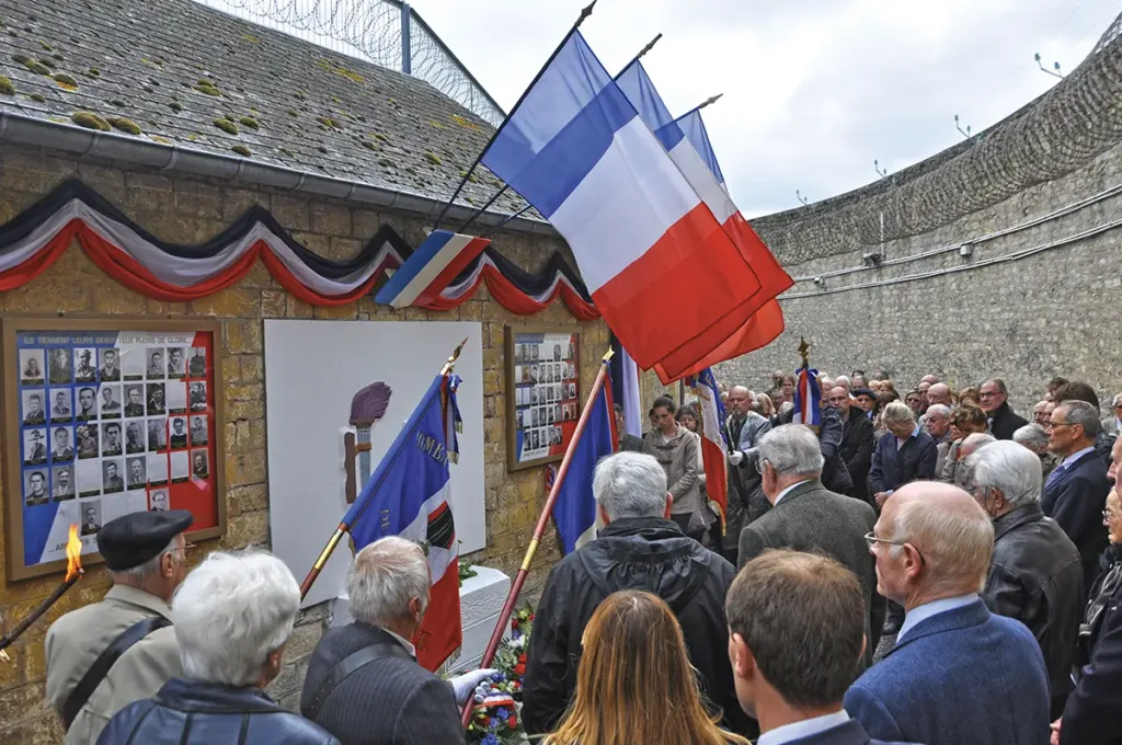 Un hommage est rendu aux prisonniers de Caen chaque année le 6 juin.